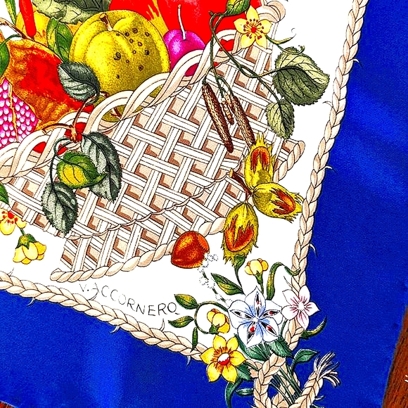 💎✨Authentic✨💎Gucci c.1970's multicolored floral butterfly fruit silk scarf - Picture 2 of 5